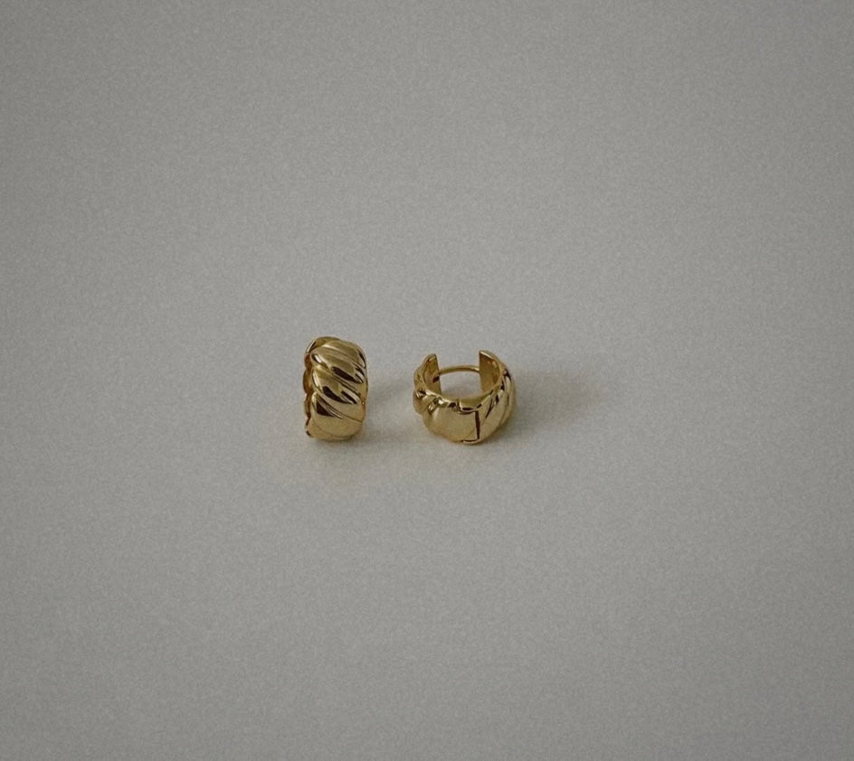 gold twist detail earrings